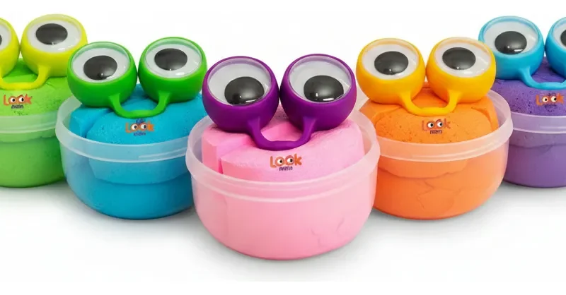 Massinha estica e pula look monster